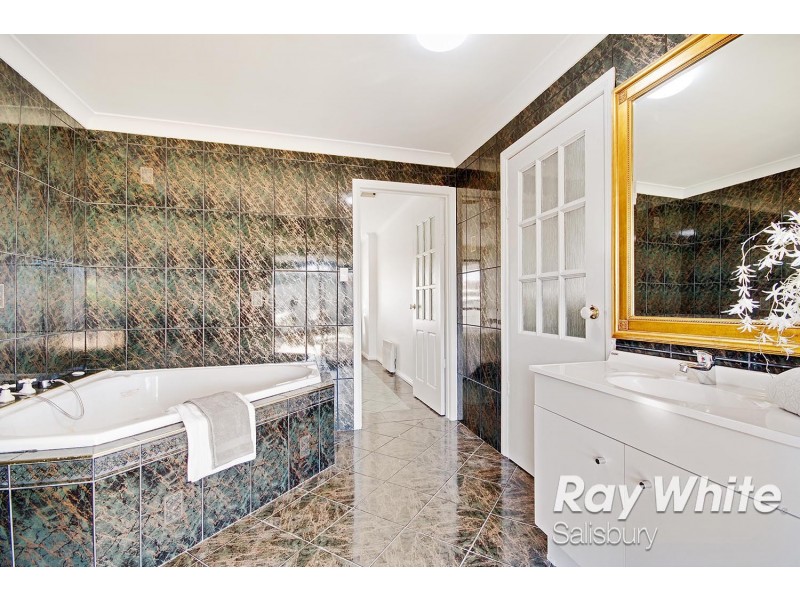 7 Oak Avenue, Burton SA 5110