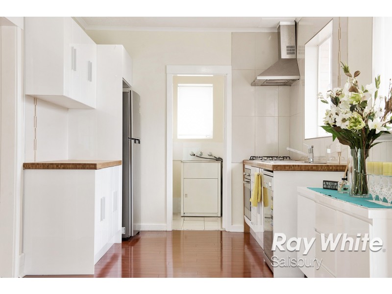 1 Bolton Road, Para Hills SA 5096