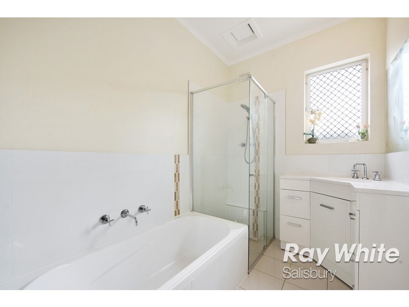 1 Bolton Road, Para Hills SA 5096