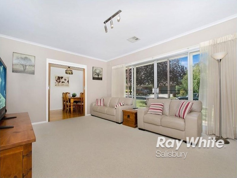3 Snowy Drive, Valley View SA 5093