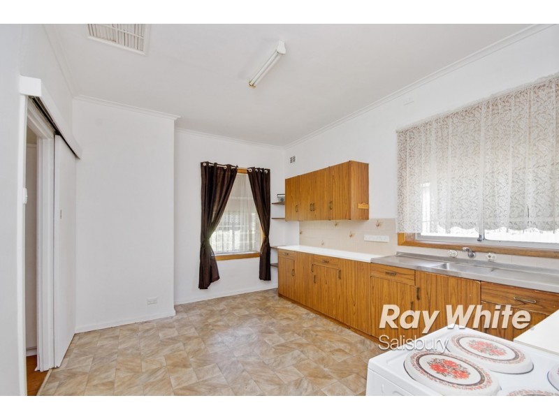 24 Hewitt Road, Elizabeth South SA 5112