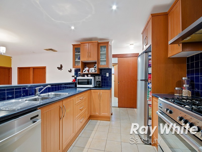 9 Jenolan Crescent, Hillbank SA 5112