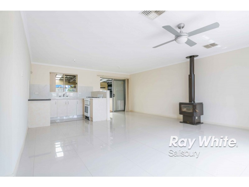 13 Sea View Road, Para Hills SA 5096