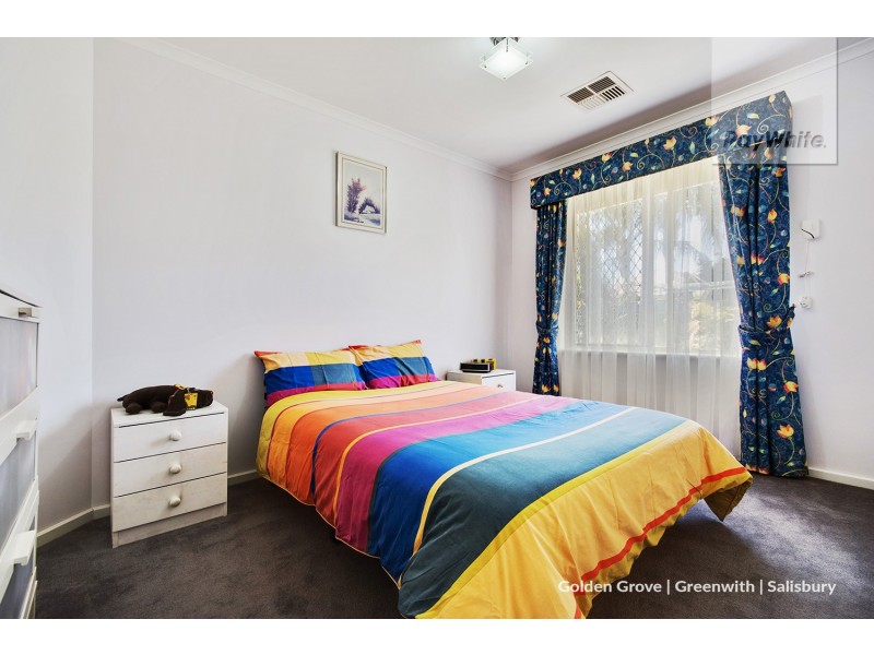 15 Lakeside Drive, Paralowie SA 5108