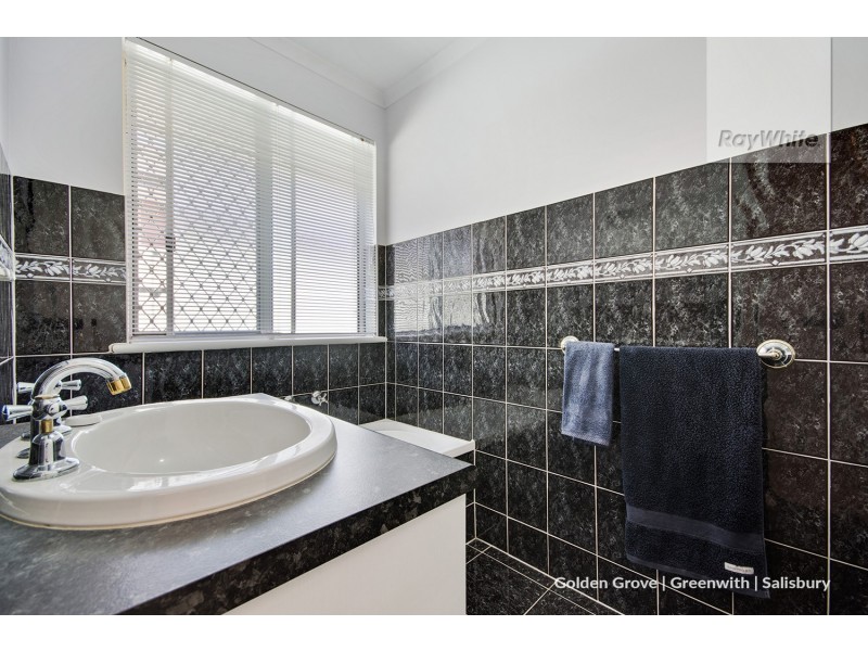 15 Lakeside Drive, Paralowie SA 5108