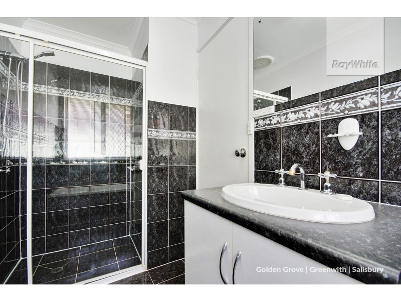 15 Lakeside Drive, Paralowie SA 5108