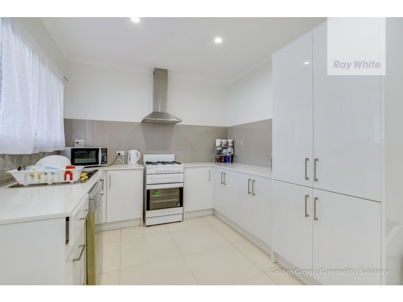 9 President Avenue, Andrews Farm SA 5114