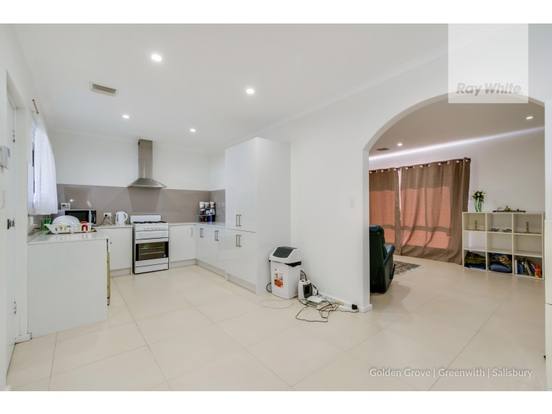 9 President Avenue, Andrews Farm SA 5114