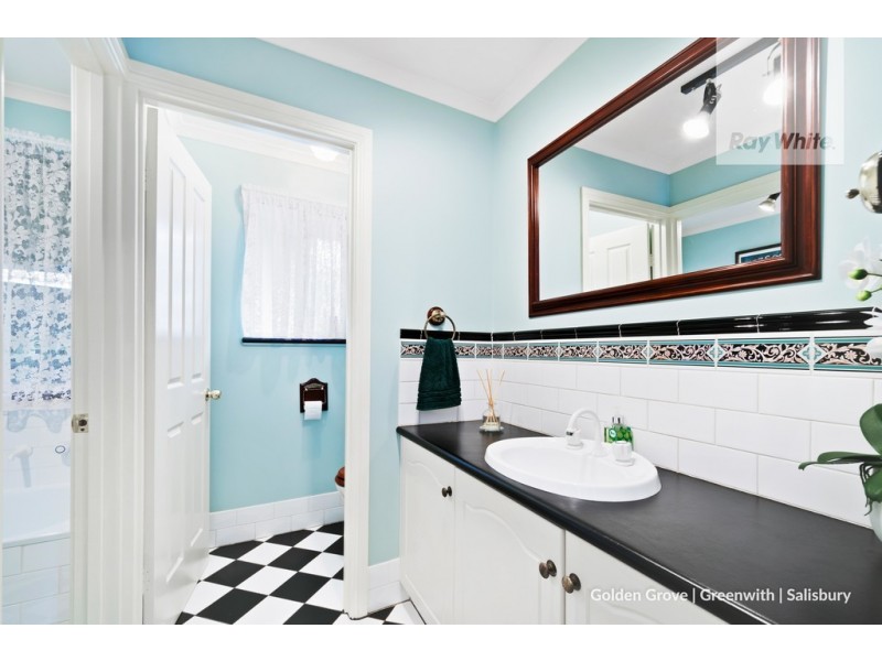 23 Gully Drive, Gulfview Heights SA 5096