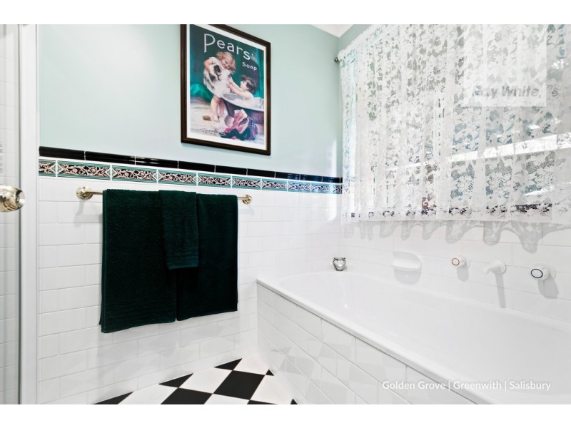 23 Gully Drive, Gulfview Heights SA 5096