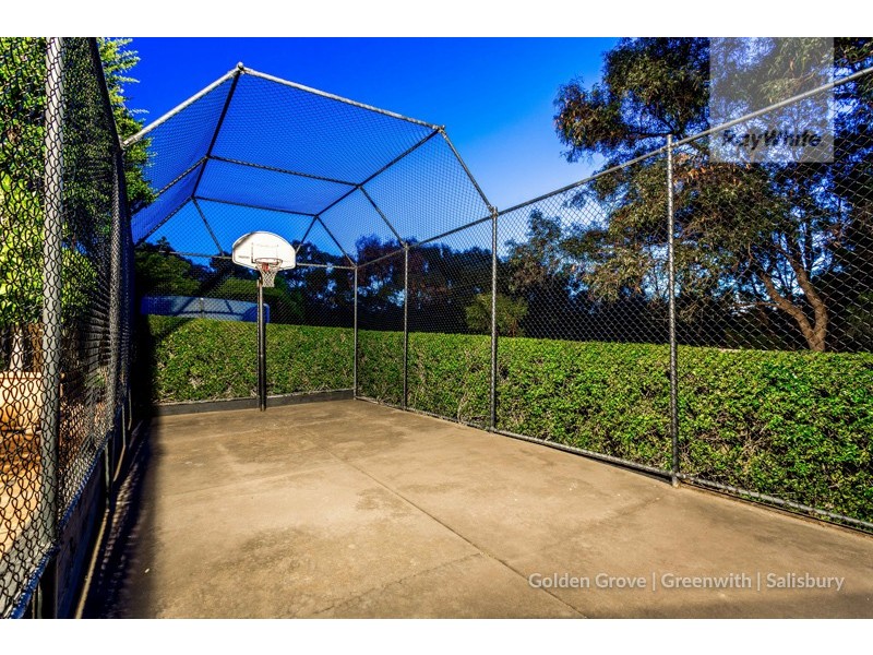 23 Gully Drive, Gulfview Heights SA 5096