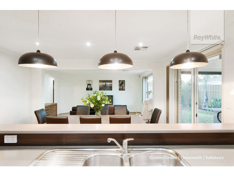 154 President Avenue, Andrews Farm SA 5114