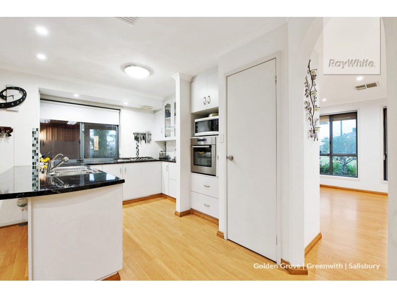 2 Hutton Avenue, Andrews Farm SA 5114