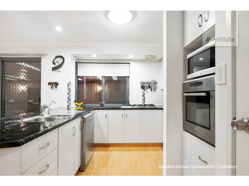 2 Hutton Avenue, Andrews Farm SA 5114