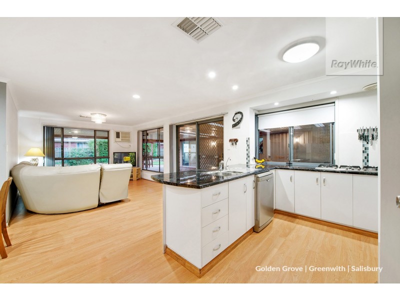 2 Hutton Avenue, Andrews Farm SA 5114