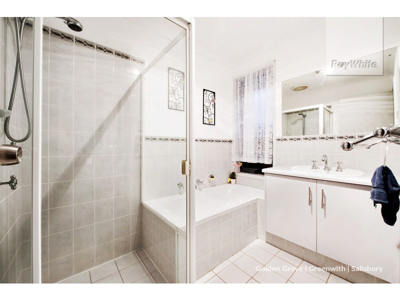 2 Hutton Avenue, Andrews Farm SA 5114
