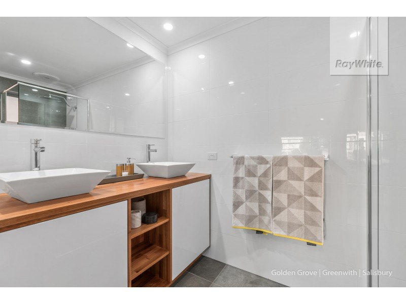 10 Hoylake Crescent, Fairview Park SA 5126