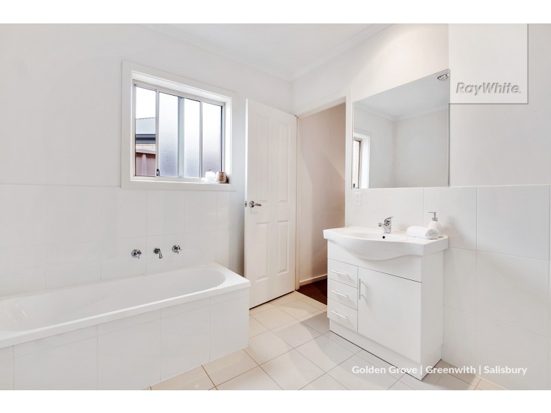 2/3 Railway Crescent, Evanston SA 5116