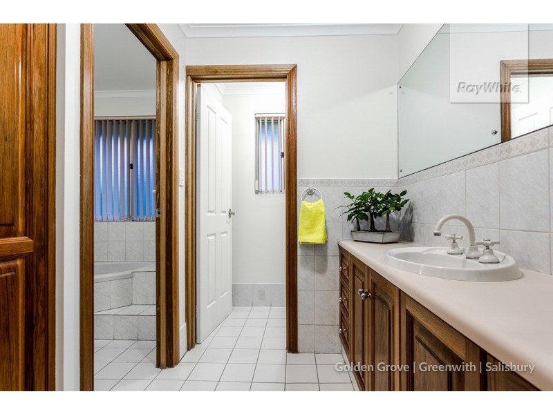 5 Amanda Drive, Surrey Downs SA 5126