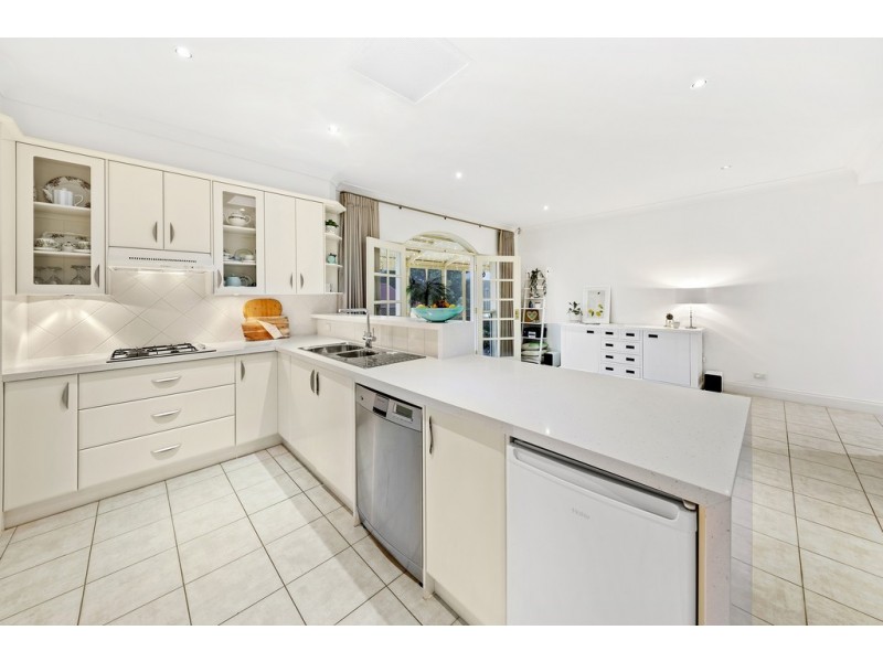 8 Hillstowe Court, Greenwith SA 5125