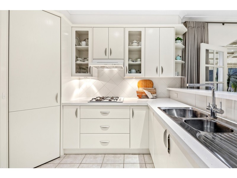 8 Hillstowe Court, Greenwith SA 5125