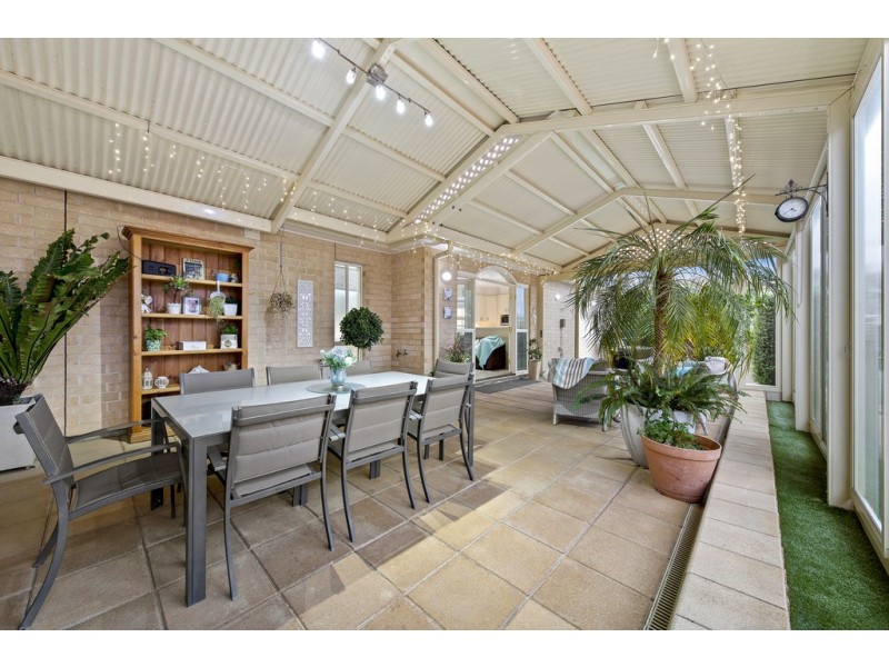 8 Hillstowe Court, Greenwith SA 5125