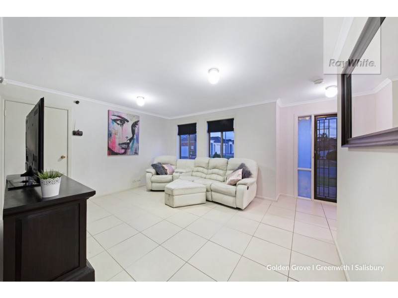 8 Meadow Lane, Para Hills West SA 5096