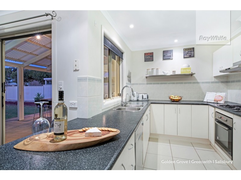 8 Meadow Lane, Para Hills West SA 5096