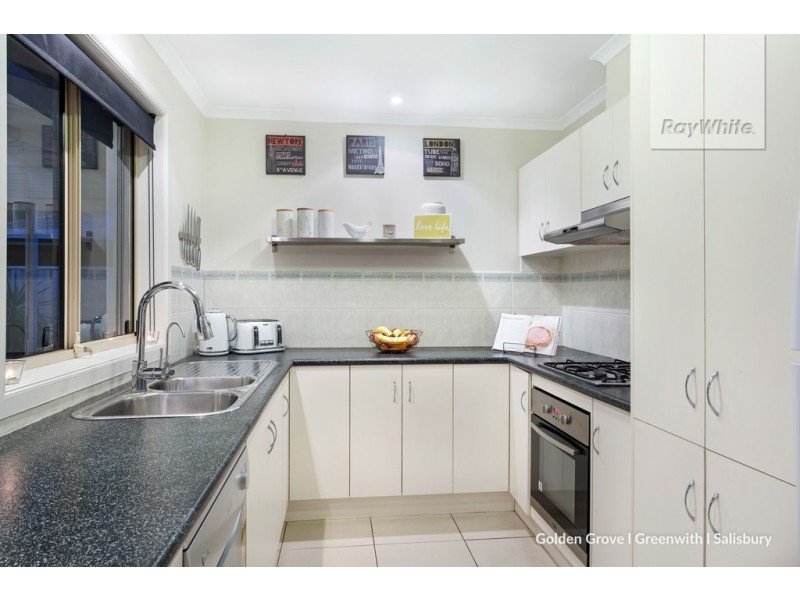 8 Meadow Lane, Para Hills West SA 5096