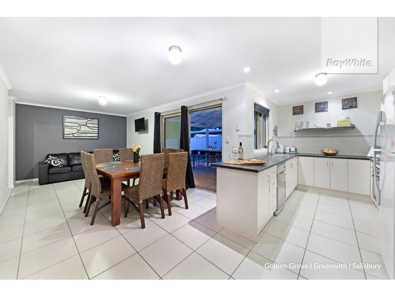 8 Meadow Lane, Para Hills West SA 5096