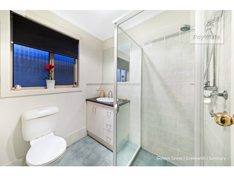 8 Meadow Lane, Para Hills West SA 5096