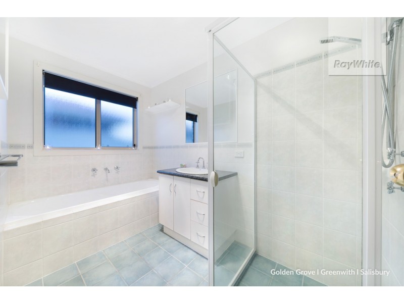 8 Meadow Lane, Para Hills West SA 5096