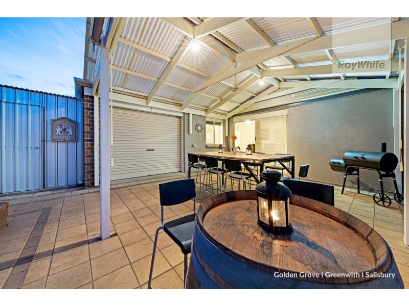 8 Meadow Lane, Para Hills West SA 5096