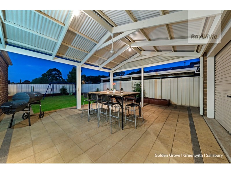 8 Meadow Lane, Para Hills West SA 5096