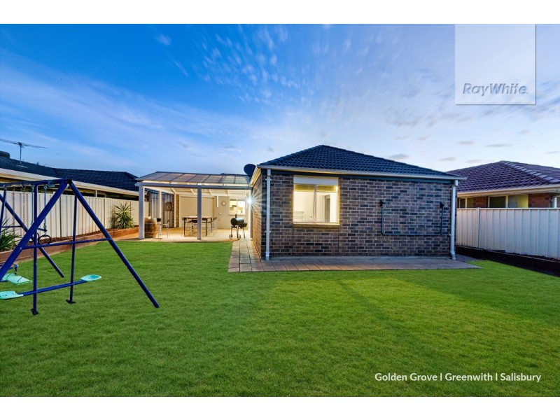 8 Meadow Lane, Para Hills West SA 5096