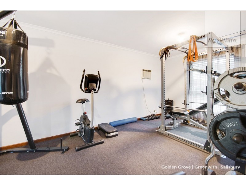 1 Woolaston Road, Salisbury Downs SA 5108