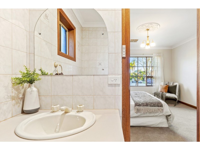 12 Langer Court, Fairview Park SA 5126