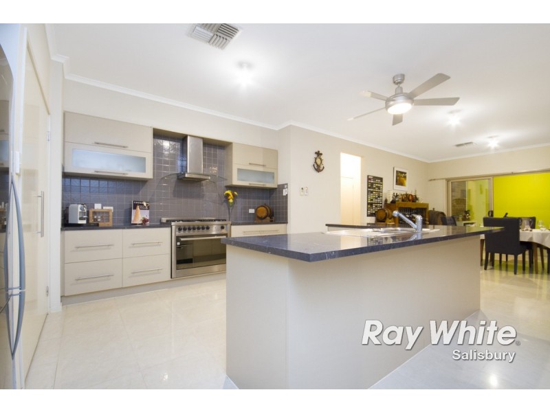 17 Chapman Court, Mawson Lakes SA 5095