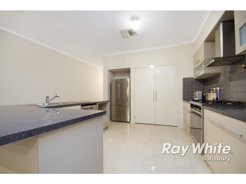 17 Chapman Court, Mawson Lakes SA 5095