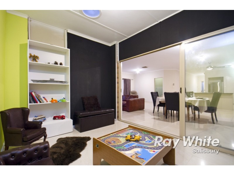 17 Chapman Court, Mawson Lakes SA 5095