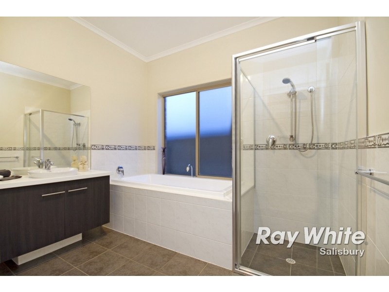 17 Chapman Court, Mawson Lakes SA 5095