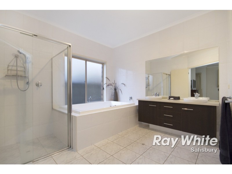 17 Chapman Court, Mawson Lakes SA 5095