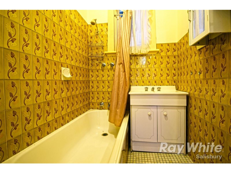 18 Gum Avenue, Dry Creek SA 5094