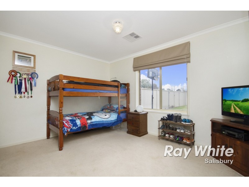 14 McGonigal Drive, Willaston SA 5118