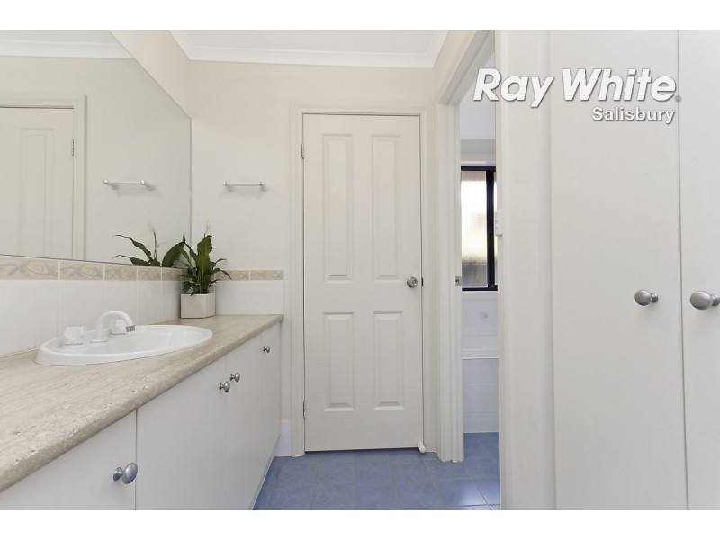 162 President Avenue, Andrews Farm SA 5114