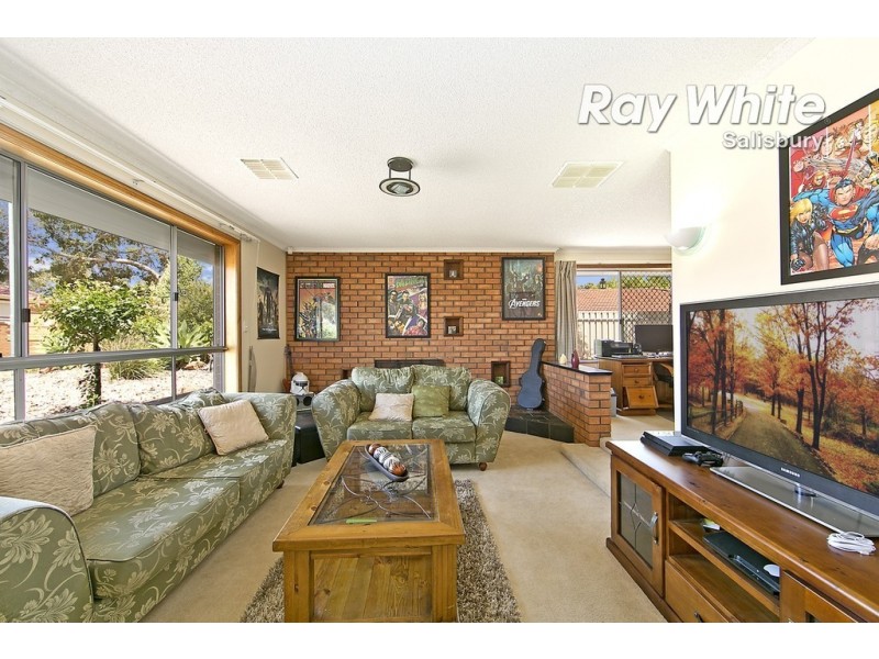 7 Mary-Alice Drive, Para Hills SA 5096