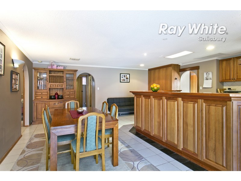 7 Mary-Alice Drive, Para Hills SA 5096