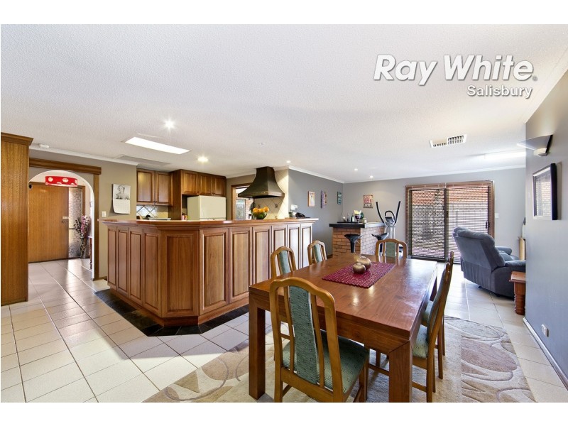 7 Mary-Alice Drive, Para Hills SA 5096
