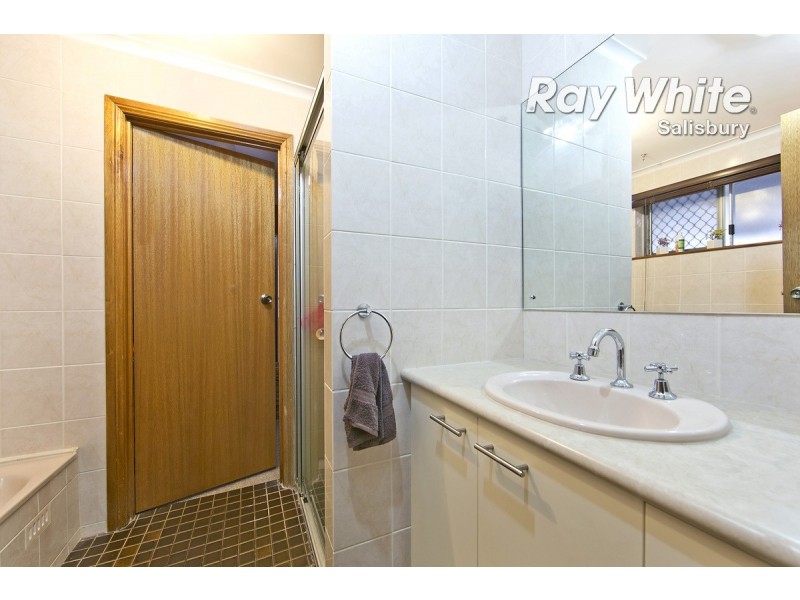 7 Mary-Alice Drive, Para Hills SA 5096