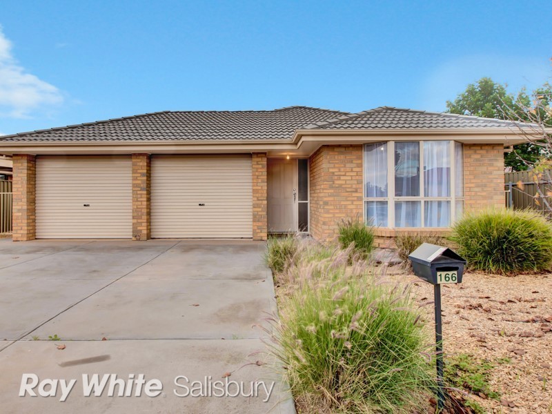 166 President Avenue, Andrews Farm SA 5114
